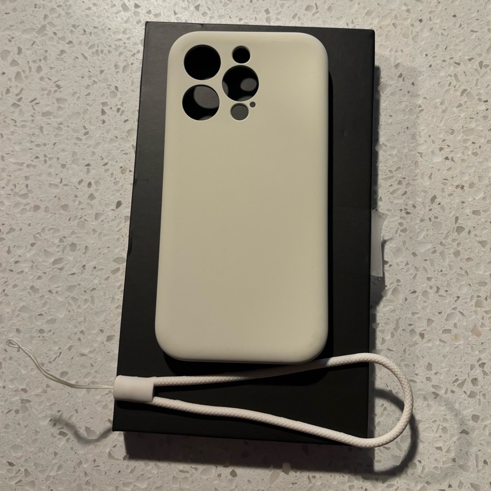 Saltoinc Cream Silicone iPhone 15 Pro Case